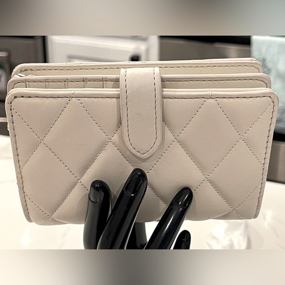 Kate Spade Carey Smooth Quilted Leather Wallet KA591 OffWhite NWT Approx 5.5”x4” - Picture 6 of 14